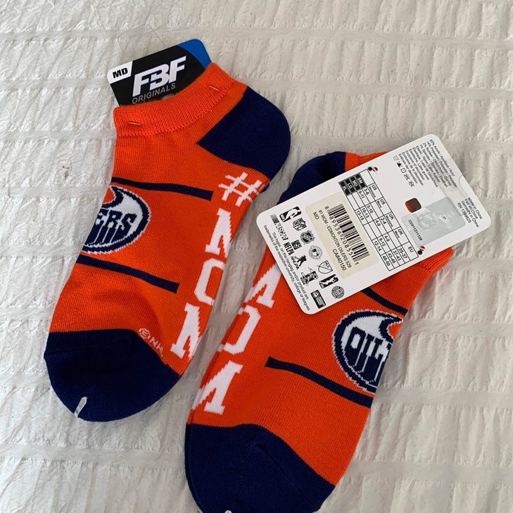 2 pairs NWT Edmonton women’s socks size MD